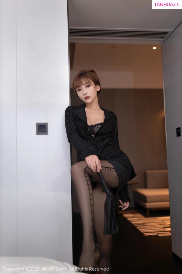 陆萱萱  [XiuRen]高清写真图 2023.11.16 No.7675 陆萱萱 黑丝美腿第4张图片